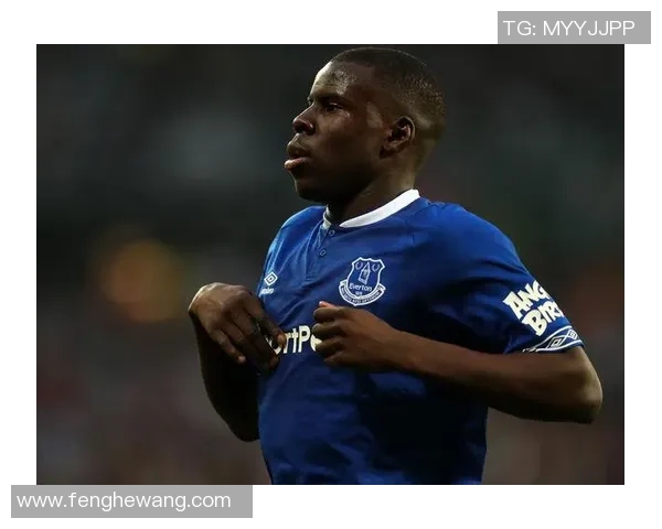 聚焦绿茵巨星精彩瞬间打造独具收藏价值的足球球星小型卡片